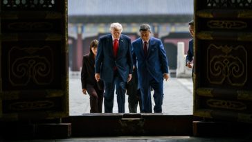 Summitul SUA-China: Trump, primit de Xi la sediul conducerii Partidului Comunist / Doar o mână de lideri americani au păşit vreodată în sediul extrem de păzit – despre care se dezvăluie public puţine lucruri