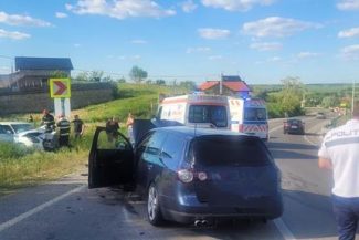 Cinci răniţi, într-un accident rutier petrecut în judeţul Iaşi, în care au fost implicate două maşini/ Accidentaţii au fost transportaţi la spital