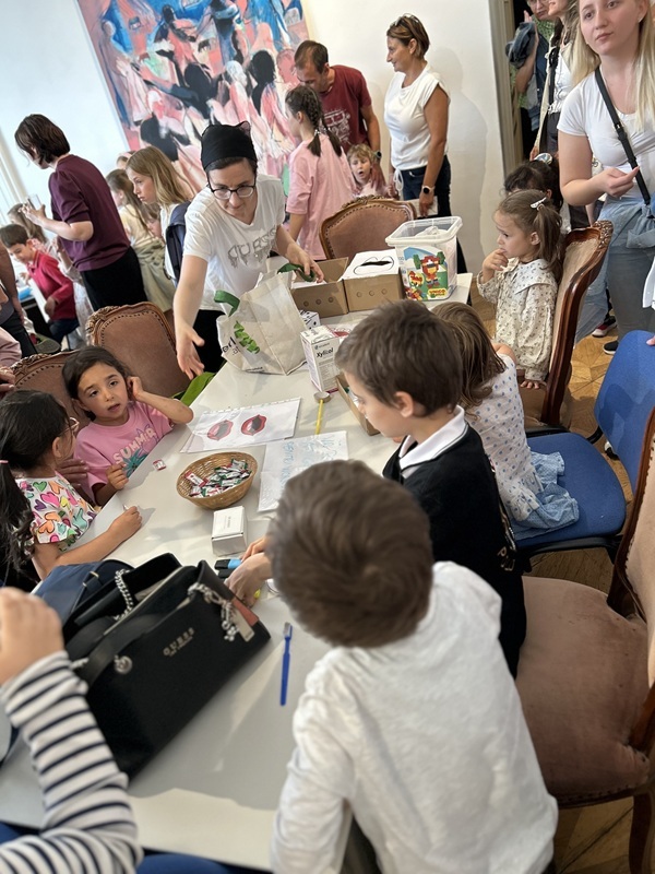 Ziua Internaţională a Copilului – Ateliere creative, spectacole, expoziţii, lansări de carte, proiecţii de film, la Tel Aviv, Tokyo, Stockholm, Londra, Madrid, Paris