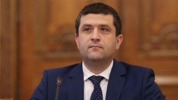 Radu Miruţă (USR), întrebat cine ar trebui să dea premierul: Nu există un răspuns clar / Avem o coaliţie PSD şi AUR / Guvernarea unei ţări nu este un joc politic, că gaşca de la Craiova cu gaşca de la Timişoara îşi fac diverse aranjamente
