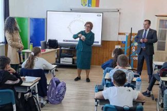 Nou program de educaţie pentru sănătatea orală, lansat de Colegiul Medicilor Stomatologi – Peste 1.500 de copii din mediul rural vor învăţa cum să îşi îngrijească dinţii corect / 66,3% dintre copii se confruntă cu carii dentare