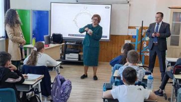 Nou program de educaţie pentru sănătatea orală, lansat de Colegiul Medicilor Stomatologi – Peste 1.500 de copii din mediul rural vor învăţa cum să îşi îngrijească dinţii corect / 66,3% dintre copii se confruntă cu carii dentare