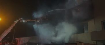 Incendiu în Bucureşti. Focul a cuprins mai multe imobile, afectând o suprafaţă totală de aproximativ 800 mp. A fost remis mesaj RO-ALERT – FOTO, VIDEO