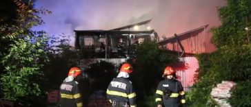Incendiu la un restaurant şi trei magazine, pe şoseaua Colentina din Capitală/ Şapte persoane, evacuate dintr-un bloc din apropiere, din cauza degajărilor de fum/ O persoană a primit ajutor medical după un atac de panică – VIDEO