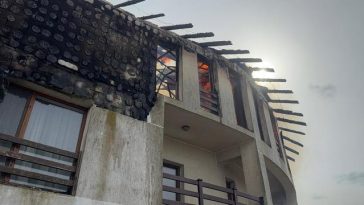 Tulcea: Incendiul care a afectat două pensiuni din Murighiol, stins/ Focul ar fi pornit, cel mai probabil, de la un coş de fum defect