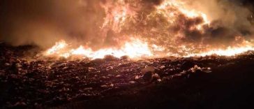 Incendiu puternic la groapa de gunoi a municipiului Oradea – FOTO, VIDEO