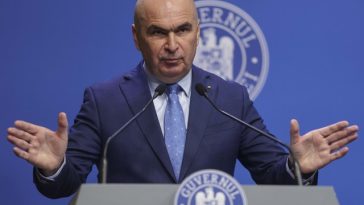 Bolojan, întrebat dacă sunt decizii pe care le regretă: Decizia de aducere a impozitelor pe proprietate la o valoare apropiată de cea de piaţă nu a putut fi analizată în detaliu ca impact / Când lucrezi în forţă, nu întotdeauna lucrurile ies perfect