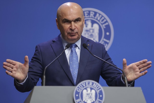 Bolojan, întrebat dacă sunt decizii pe care le regretă: Decizia de aducere a impozitelor pe proprietate la o valoare apropiată de cea de piaţă nu a putut fi analizată în detaliu ca impact / Când lucrezi în forţă, nu întotdeauna lucrurile ies perfect