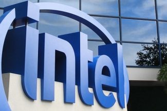 Acţiunile Intel au urcat la un maxim istoric după informaţii despre discuţii cu Apple pentru cipuri