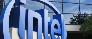 Acţiunile Intel au urcat la un maxim istoric după informaţii despre discuţii cu Apple pentru cipuri