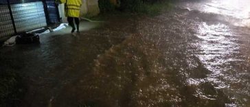 Locuinţe, străzi şi curţi inundate în Iaşi, în urma ploilor torenţiale/ Avertizări de inundaţii pe râuri din bazinul Vămăşoaia şi pe afluenţi ai Siretului/ A fost emis mesaj RO-Alert – FOTO, VIDEO