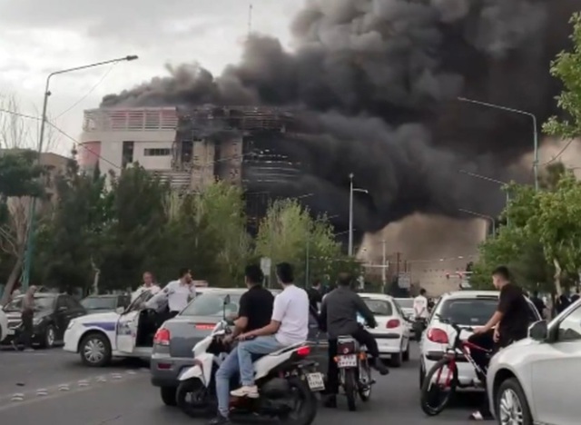 Cel puţin opt morţi şi 40 de răniţi în Iran, într-un incendiu la un centru comercial la Andisheh,în apropiere de Teheran