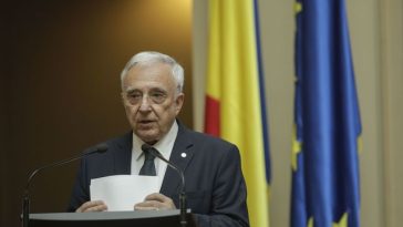 Guvernatorul BNR: Continuarea corecţiei fiscale este esenţială, inclusiv pentru stabilitatea aceasta a cursului / Ceea ce poate să împingă în sus creşterea economică sunt investiţiile. Şi în special investiţiile din surse externe