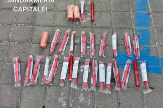 Peste 30 de torţe şi petarde, găsite de jandarmi în instalaţia de sonorizare a unui autovehicul/ Verificările, în contextul fanilor lui Max Korzh în Piaţa Constituţiei – VIDEO