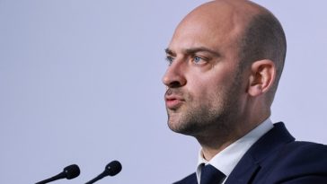 Franţa cere o reuniune de urgenţă a Consiliului de Securitate al ONU împotriva operaţiunilor militare ale Israelului în Liban, anunţă ministrul francez de Externe Jean-Noël Barrot. ”Aici, Israelul comite o greşeală majoră”