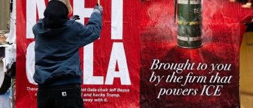 O campanie anti-Bezos îndeamnă la boicotarea Met Gala din New York – FOTO