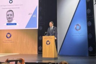 Negocierile Groenlandei cu SUA continuă, însă nu s-a ajuns la un acord, anunţă premierul groenlandez Jens-Frederik Nielsen. SUA vor încă trei baze militare. ”Singura noastră cerinţă este respectul”