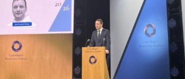 Negocierile Groenlandei cu SUA continuă, însă nu s-a ajuns la un acord, anunţă premierul groenlandez Jens-Frederik Nielsen. SUA vor încă trei baze militare. ”Singura noastră cerinţă este respectul”