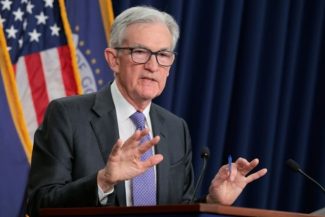 Jerome Powell îşi anunţă retragerea din funcţia de preşedinte al Fed, dar va rămâne în Consiliul guvernatorilor, spre marea nemulţumire a lui Trump