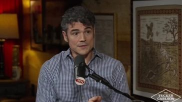 Fostul director al Centrului Naţional Antiterorism al SUA, Joe Kent: Înainte ca războiul să înceapă, comunitatea de informaţii a SUA, inclusiv CIA, era de acord că Iranul nu dezvolta o armă nucleară