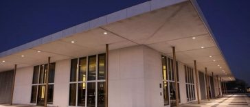 Un judecător american dispune eliminarea numelui lui Trump de pe faţada Centrului Kennedy