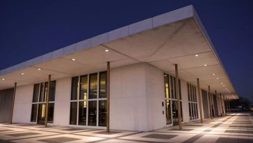 Un judecător american dispune eliminarea numelui lui Trump de pe faţada Centrului Kennedy