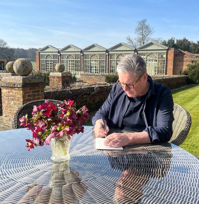Partidul Laburist al lui Keir Starmer a fost „pedepsit” la alegerile locale, în timp ce populiştii din Reform UK al lui Nigel Farage au obţinut noi victorii electorale. Ce spune premierul britanic
