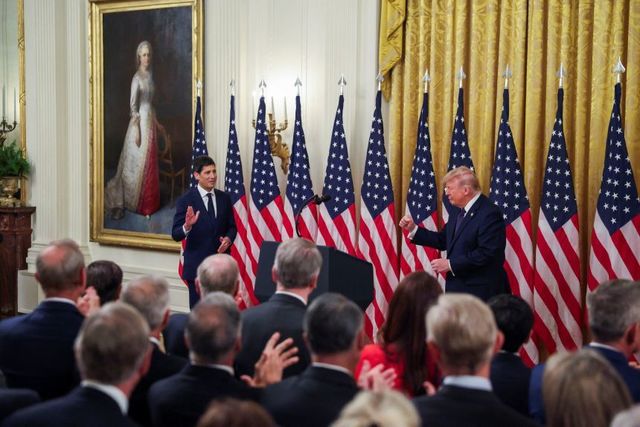 Kevin Warsh a depus jurământul ca noul şef al Rezervei Federale, după luni de presiuni ale lui Trump pentru reducerea dobânzilor