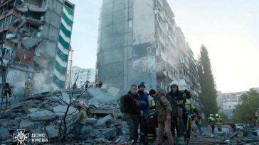 Cel puţin un mort şi 16 răniţi la Kiev într-un atac rus vast cu dronă şi rachetă balistică