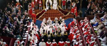 Piaţa obligaţiunilor britanice a rămas tensionată, miercuri, zi în care regele Charles a prezentat agenda guvernului Starmer