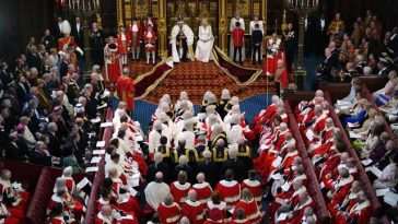 Piaţa obligaţiunilor britanice a rămas tensionată, miercuri, zi în care regele Charles a prezentat agenda guvernului Starmer