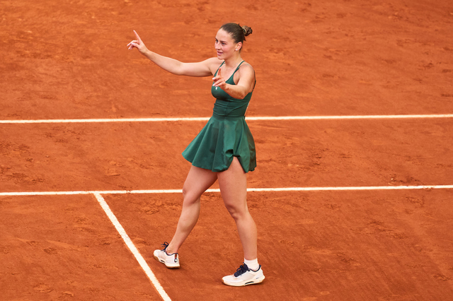 Tenis: “Slavă Ucrainei!” / Marta Kostyuk a învins-o pe rusoaica Andreeva în finală şi a câştigat titlul la Madrid