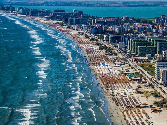 Patronatele din Turism anunţă lansarea unei noi ediţii a programului social ”Litoralul pentru Toţi” / Tarifele pornesc de la  42 lei/persoană/noapte şi sunt similare celor din ediţia de primăvară a anului trecut / Tarifele din fiecare staţiune