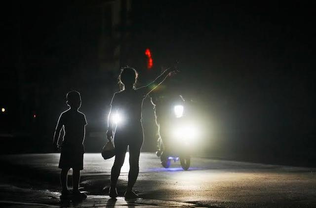 Situaţie critică în Cuba, lovită de o nouă pană masivă de curent. Confruntată cu tensiuni sociale, Havana se declară „dispusă” să analizeze o propunere de ajutor din partea Statelor Unite