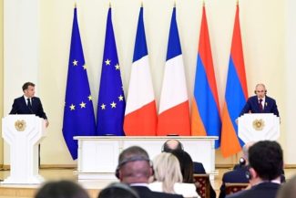 Macron şi Paşinian semnează, la Erevan, un parteneriat strategic care consolidează legăturile Franţei cu Armenia