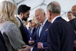 Primarul New Yorkului Zohran Mamdani îi cere regelui Charles al III-lea să înapoieze diamantul Coroanei Koh-i-Noor, de 108,5 carate, cerut de către India. Partidul antimigraţie Reform UK denunţă o ”insultă la adresa regelui nostru”