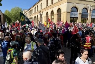 Între 150.000 şi 300.000 de oameni au manifestat în Franţa, cerând ca 1 Mai să rămână zi liberă inclusiv pentru angajaţii din brutării