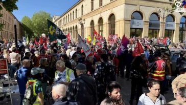 Între 150.000 şi 300.000 de oameni au manifestat în Franţa, cerând ca 1 Mai să rămână zi liberă inclusiv pentru angajaţii din brutării
