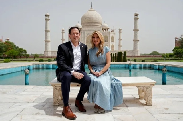 Rubio vizitează împreună cu soţia sa, Jeanette, Taj Mahalul, în momentul unei intensificări a negocierilor SUA cu Iranul