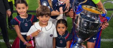 Aleksander Ceferin a uitat să-i înmâneze o medalie lui Marquinhos la finala Ligii Campionilor. Greşeala a fost remediată cu ajutorul lui Dembele – VIDEO