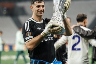 Portarul Emiliano Martinez a jucat cu un deget de la mână rupt la finala Ligii Europa