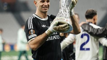Portarul Emiliano Martinez a jucat cu un deget de la mână rupt la finala Ligii Europa