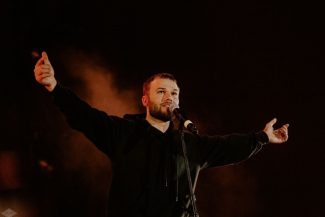 Jandarmeria Română: Vom avea drone care vor monitoriza punctele de control acces de la concertul lui Max Korzh / Un elicopter va oferi sprijin aerian – ISU: Echipaje medicale se vor afla în zona terenului, cât mai aproape de participanţii la concert