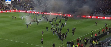 Ligue 1: Terenul invadat, fumigene… Meciul Nantes – Toulouse a fost suspendat – VIDEO
