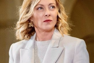Giorgia Meloni merge duminică la Modena, după ce un bărbat a intrat cu maşina într-o mulţime