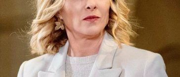 Giorgia Meloni merge duminică la Modena, după ce un bărbat a intrat cu maşina într-o mulţime