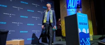 Merz îi sfătuieşte, în plin conflict cu Trump, pe tineri să nu se ducă la studii şi să muncească în SUA. ”Acolo s-a dezvoltat dintr-o dată o anumită atmosferă socială”. El se declară un ”mare admirator” al SUA, dar admiraţia ”nu(-i) creşte în acest moment