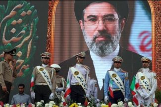 Liderul suprem iranian, ayatollahul Mojtaba Khamenei, acuză SUA şi Israelul că vor ”să pună naţiunea în genunchi”