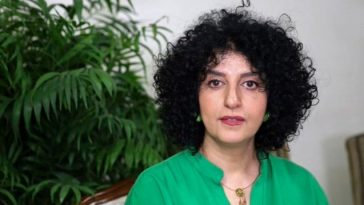 Narges Mohammadi, laureată a Premiului Nobel, se află într-un spital din Iran după o „criză cardiacă” / A fost transferată din închisoare la unitatea medicală