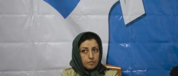Narges Mohammadi, laureată iraniană a Premiului Nobel pentru Pace, a fost eliberată pe cauţiune şi transferată la spital, fiind într-o stare foarte precară de sănătate